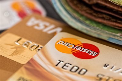 showing visa and mastercard credit cards